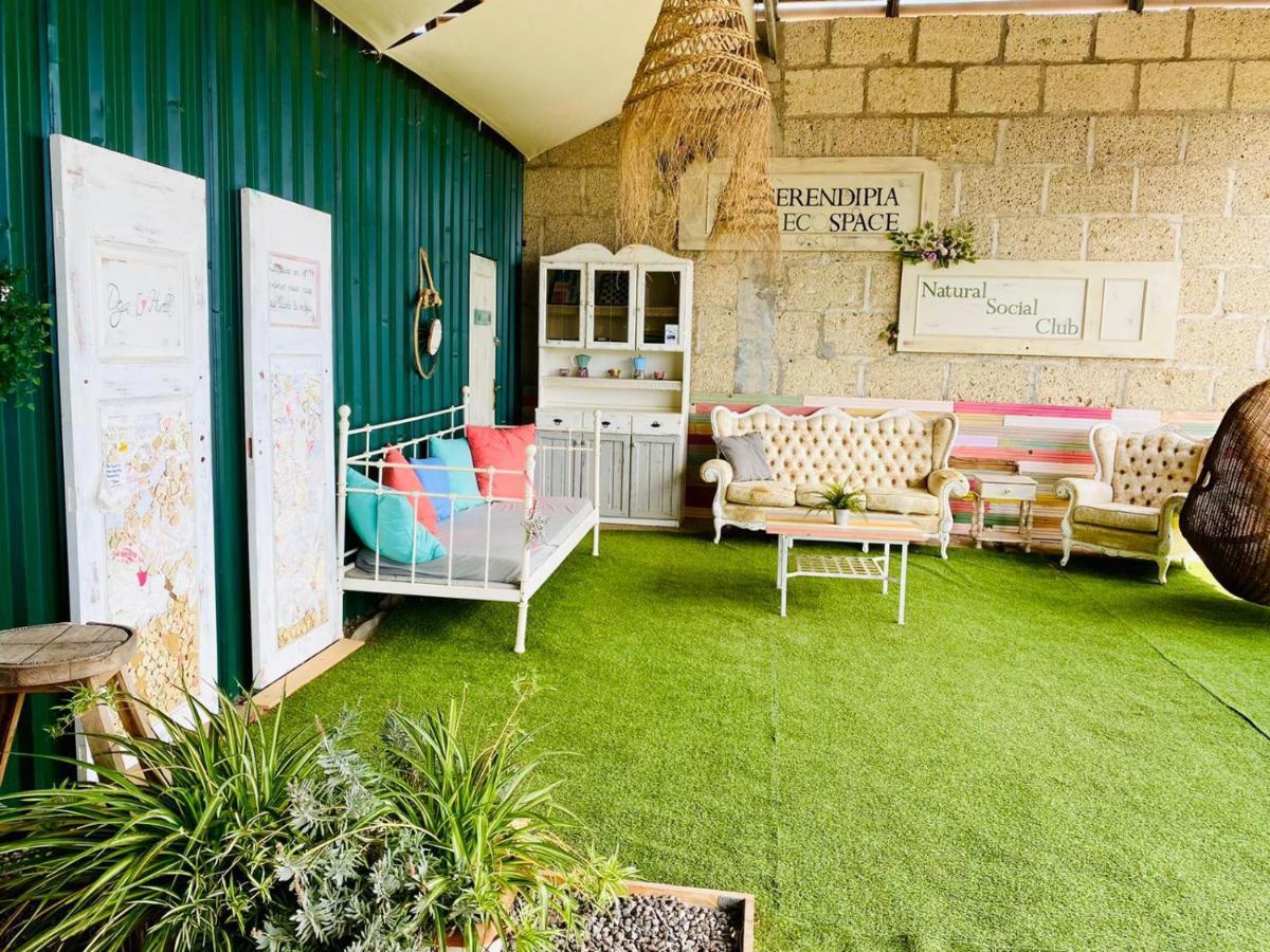 Lykke Suite Spa Sauna Piscina Y Jardin Buzanada Екстериор снимка